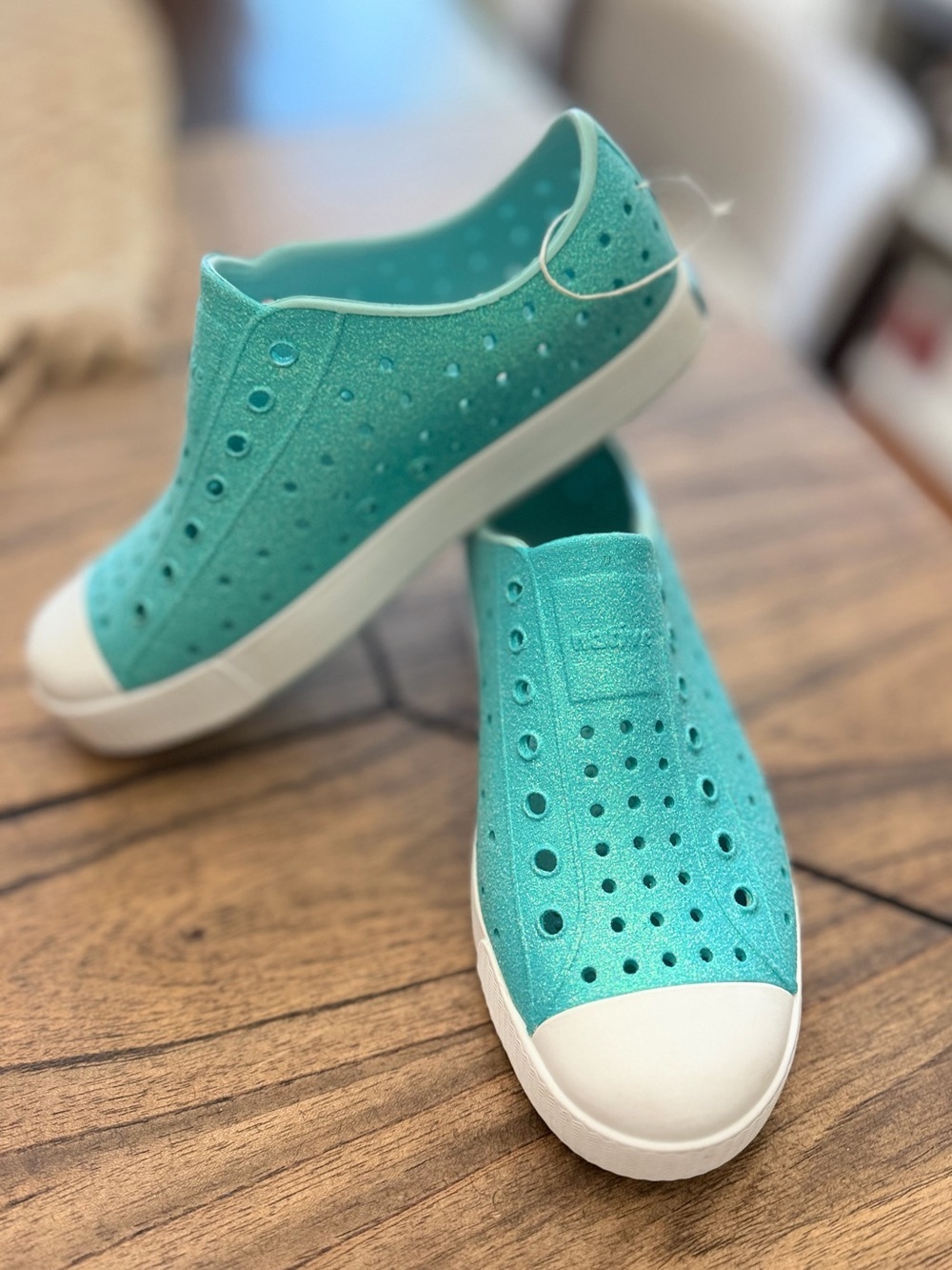 NATIVE Junior size shoes size J-3 Bling Glitter Slip-On Sneaker